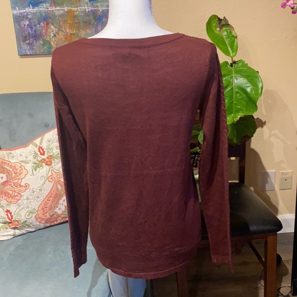 New Anthro Skies Are Blue burgundy detail sweater. - Picture 5 of 10